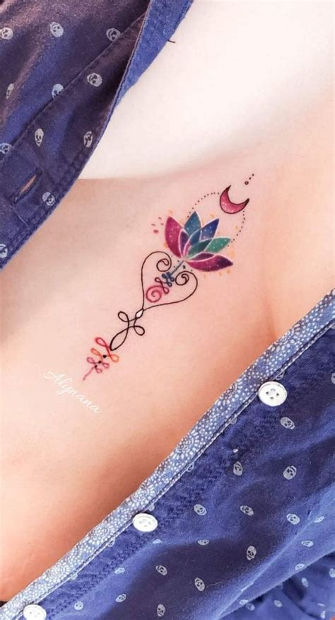 tatuajes para mujeres entre los senos|Tatuajes de pecho de mujer